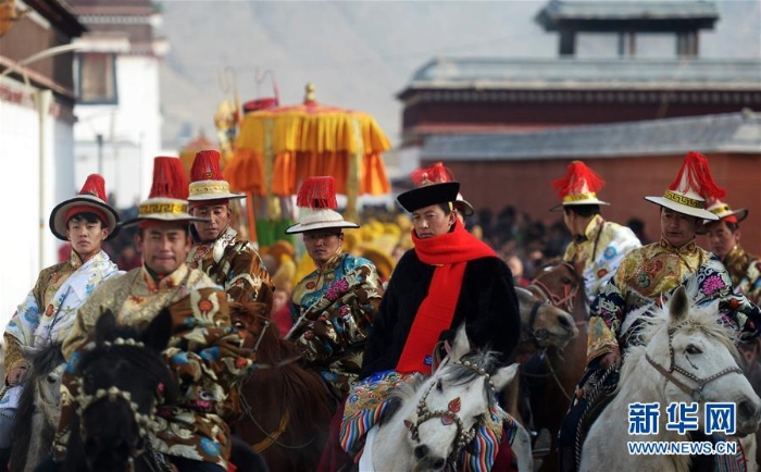 （XHDW）（3）“世界藏学府”拉卜楞寺举行瞻佛节