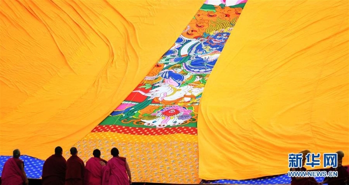 （XHDW）（4）“世界藏学府”拉卜楞寺举行瞻佛节