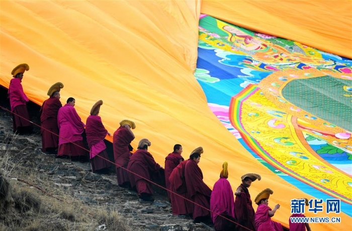 （XHDW）（5）“世界藏学府”拉卜楞寺举行瞻佛节