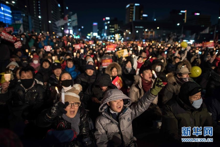 （外代一线）（3）韩国“挺朴”“反朴”民众分别举行集会