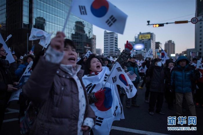 （外代一线）（4）韩国“挺朴”“反朴”民众分别举行集会
