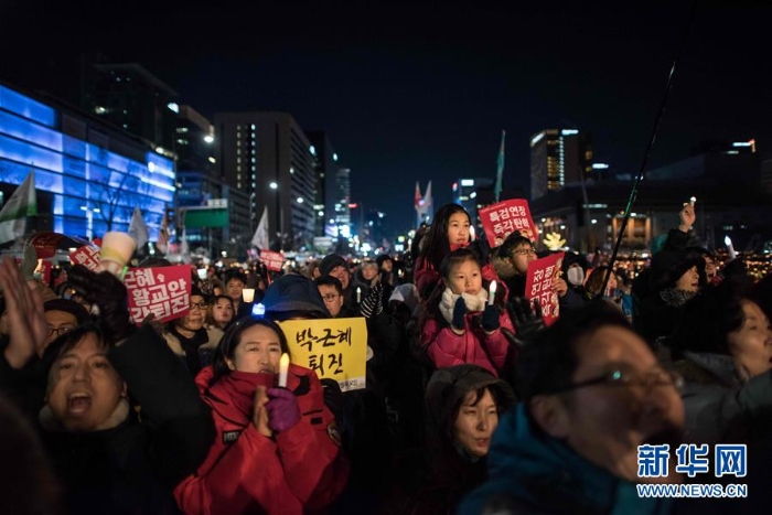 （外代一线）（5）韩国“挺朴”“反朴”民众分别举行集会