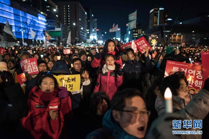 （外代一线）（6）韩国“挺朴”“反朴”民众分别举行集会