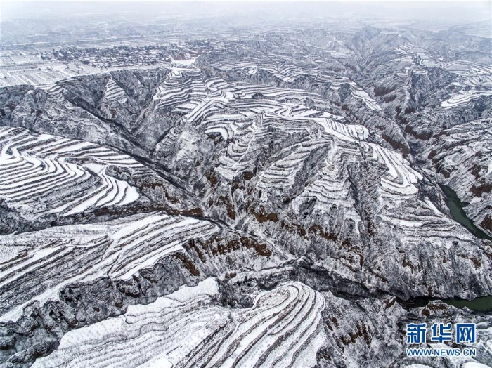 #（空中之眼）（5）黄土高原降春雪  黑白分明如画卷