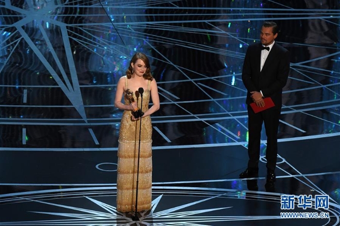 （外代一线）（3）艾玛·斯通获得第89届奥斯卡最佳女主角奖