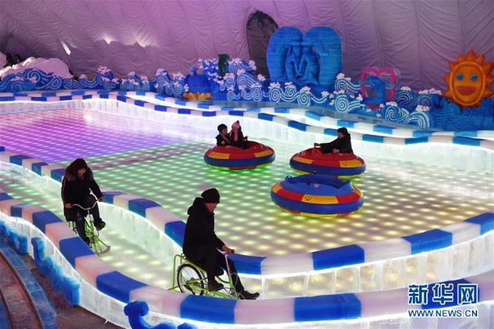 （社会）（5）哈尔滨冰雪大世界“室内冰雪主题乐园”开园迎客