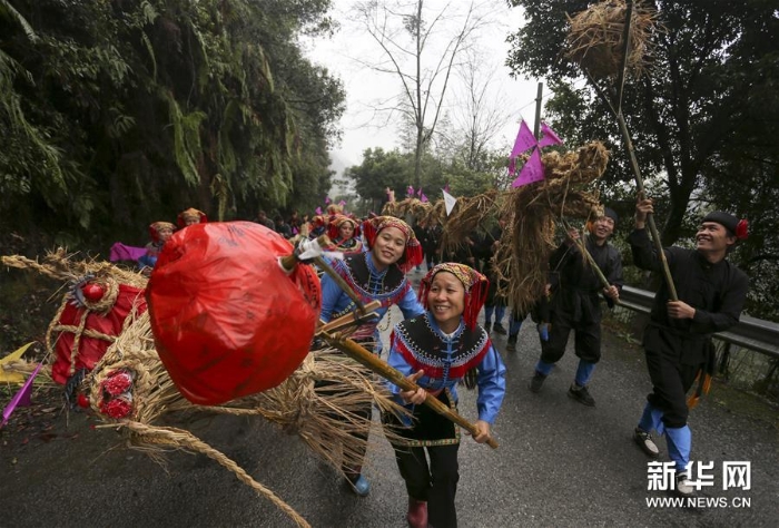 #（社会）（4）广西龙胜：草龙驱虫祈丰收