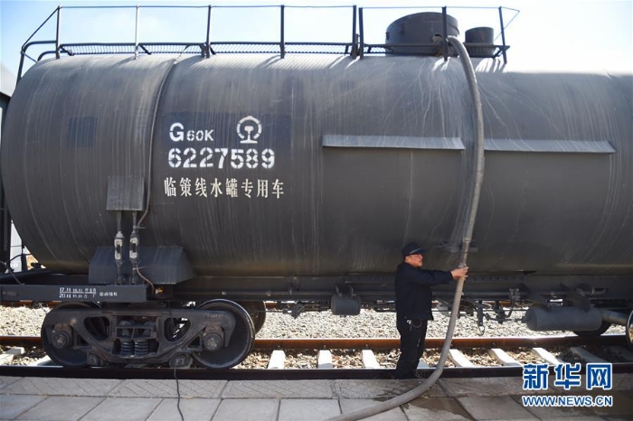 （社会）（7）穿行在无人禁区的“生命列车”