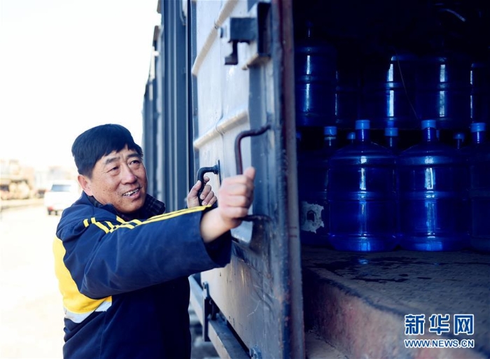 （社会）（3）穿行在无人禁区的“生命列车”