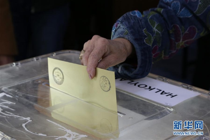 （外代一线）（10）土耳其修宪公投境内投票正式开始
