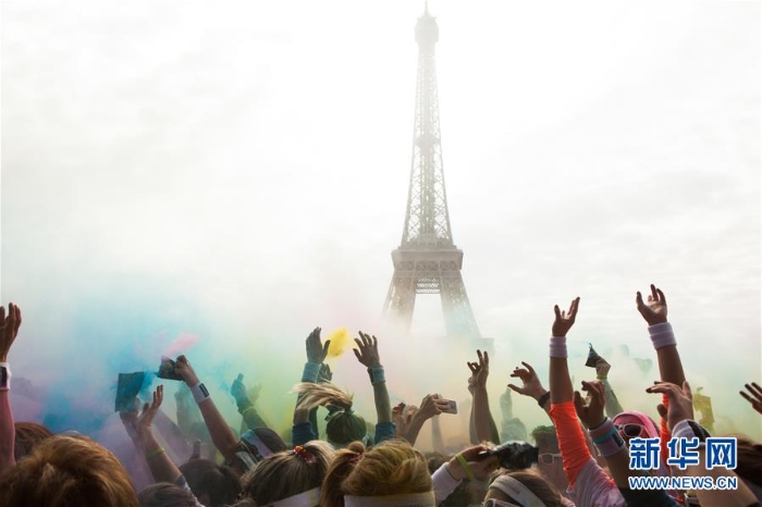 （体育）（1）巴黎举行彩色跑活动