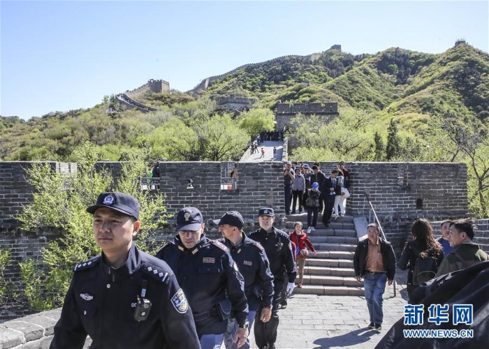 （社会）（6）中意在八达岭长城进行联合警务巡逻