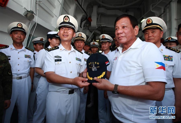 （国际·图文互动）（2）菲律宾总统杜特尔特参观中国海军远航访问编队长春舰