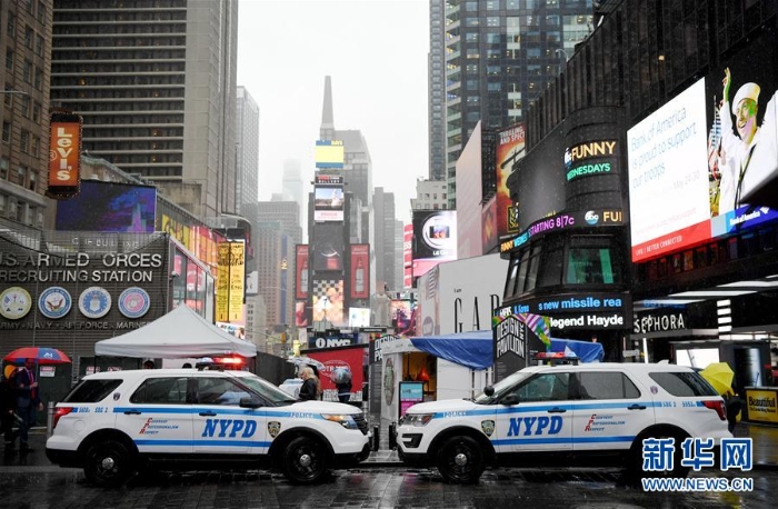 （国际）（1）纽约时报广场汽车冲撞行人事件后加强安保