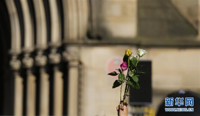（国际）（3）曼彻斯特集会悼念恐袭遇难者