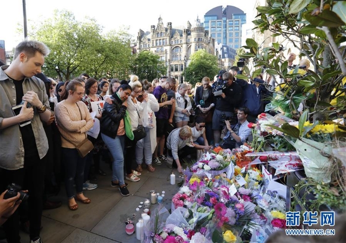 （国际）（5）曼彻斯特集会悼念恐袭遇难者