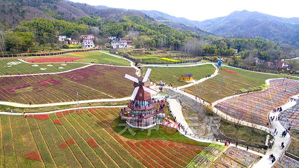 俯瞰信阳西九华山