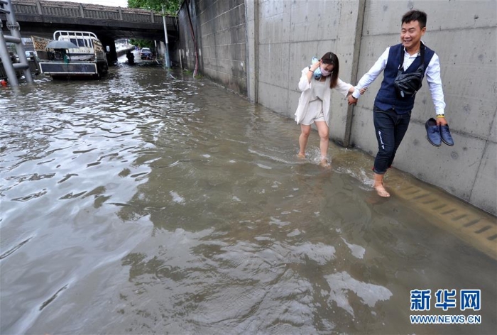 #（社会）（4）暴雨袭南京