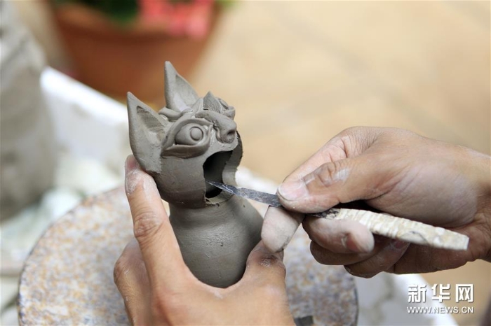 （行走中国·图文互动）（2）云南瓦猫：屋脊上的守望者