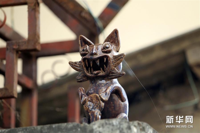 （行走中国·图文互动）（1）云南瓦猫：屋脊上的守望者