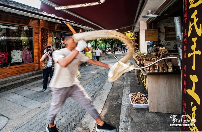 07-精心拉制六。旋转糖料到拉杆。DSC_1130