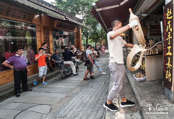 09-精心拉制八。卷好糖料准备重复拉制。DSC_1275副本