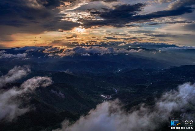 鸟瞰大别山，宛如诗中行