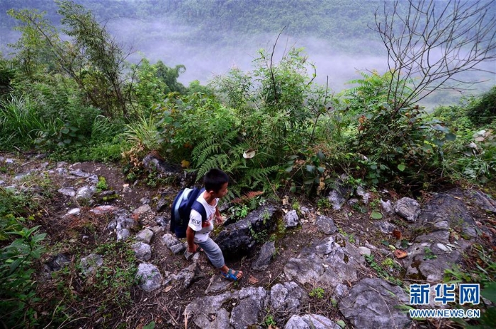 #（图片故事）（3）大山深深，挡不住小小读书郎的求学梦