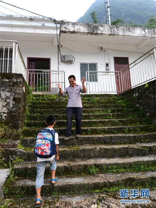 #（图片故事）（5）大山深深，挡不住小小读书郎的求学梦