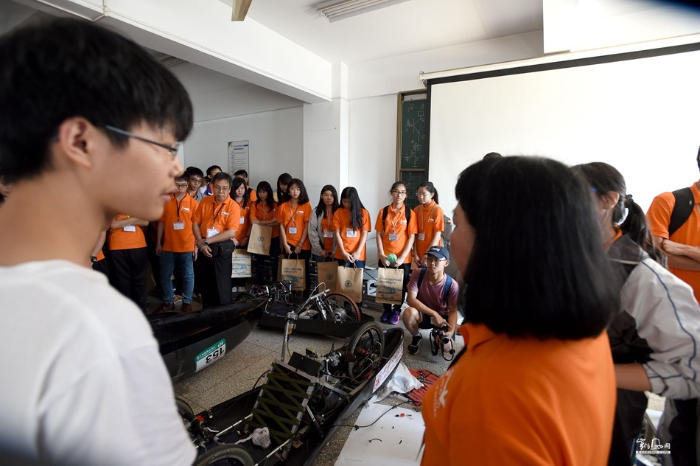 【陕西】陕西西安：百名香港名中学生在西安交通大学体验高新科技
