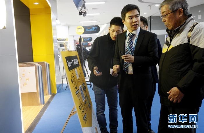 （社会）（3）“刷脸”进店消费 “无人店铺”亮相申城