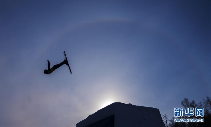 （体育）（3）自由式滑雪空——晨练