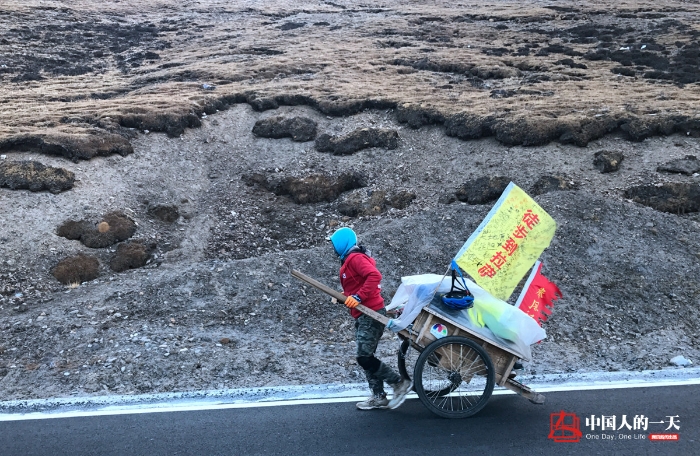 中国人的一天中国人的一天2900期：他拉着架子车徒步旅行 从陕西到西藏历时4个月