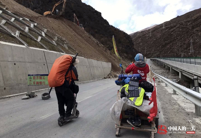 中国人的一天中国人的一天2900期：他拉着架子车徒步旅行 从陕西到西藏历时4个月