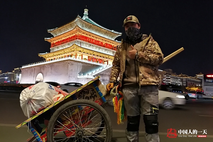 中国人的一天中国人的一天2900期：他拉着架子车徒步旅行 从陕西到西藏历时4个月