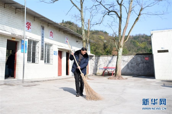（图片故事）（9）重庆：61岁教师坚守乡村小学40年