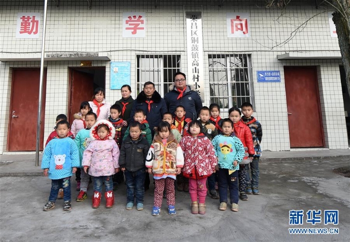 （图片故事）（10）重庆：61岁教师坚守乡村小学40年