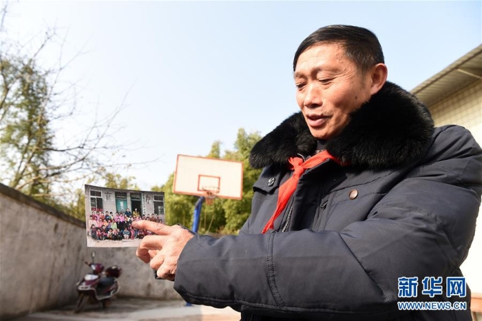（图片故事）（7）重庆：61岁教师坚守乡村小学40年