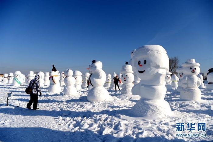 （社会）（4）2018个雪人亮相哈尔滨