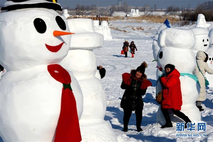 （社会）（6）2018个雪人亮相哈尔滨