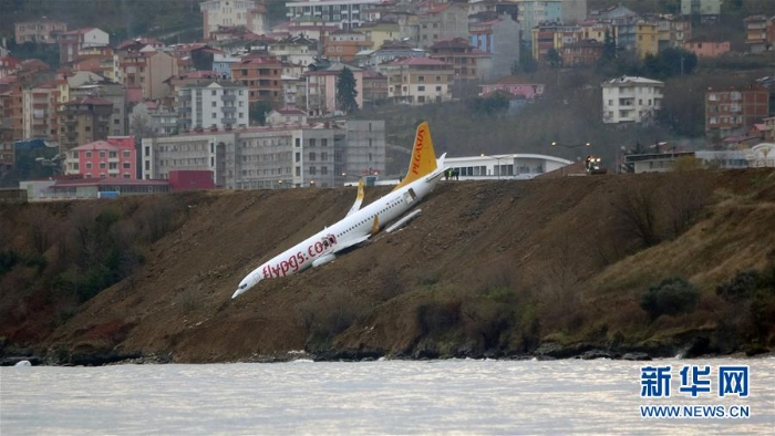 （国际）（2）土耳其一架客机降落时滑出跑道险些坠海