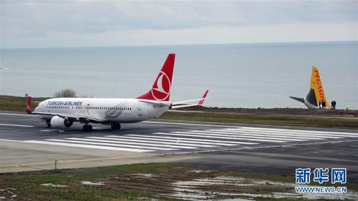 （国际）（3）土耳其一架客机降落时滑出跑道险些坠海