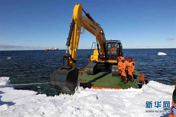 （图文互动）（4）中国南极新建站大型工程装备运上恩克斯堡岛