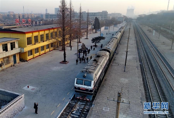 （社会）（2）河北唐山停运旅客多年的百年铁路重新开行客运列车