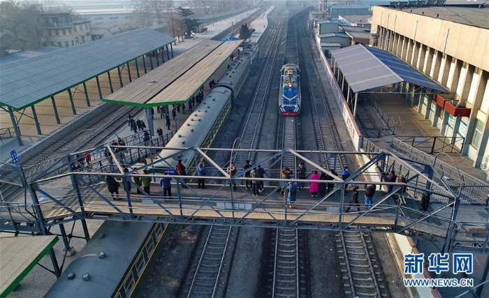 （社会）（3）河北唐山停运旅客多年的百年铁路重新开行客运列车