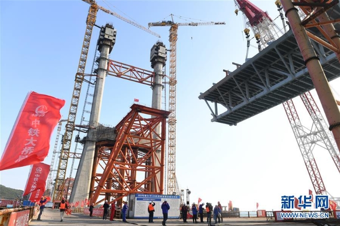 （新时代新气象新作为）（4）平潭海峡公铁两用大桥首跨3400吨钢桁梁成功架设