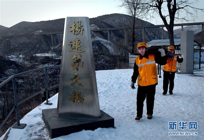 （新春走基层）（11）“英雄桥”上“秋千哥”