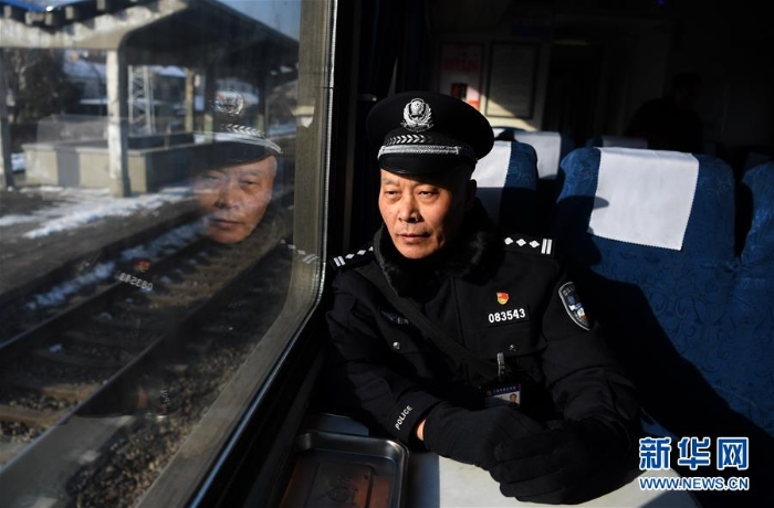 （新春走基层）（7）乘警老曹的“最后一次春运”