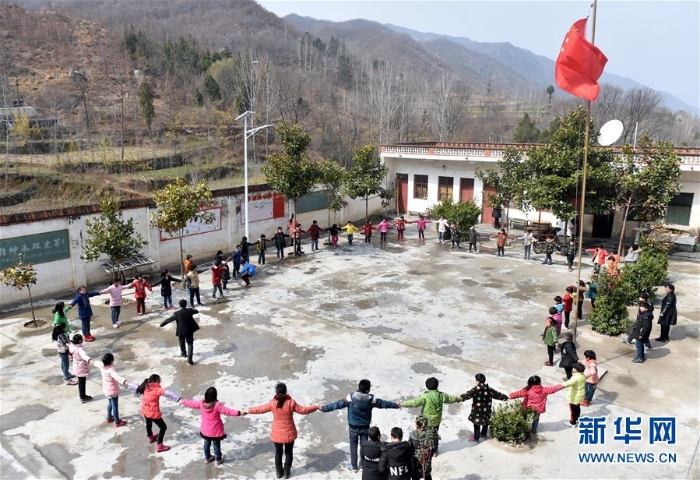 （图片故事）（8）深山孩童的“读书筑梦人”