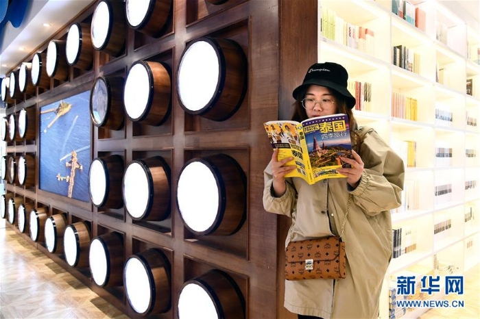 （社会）（2）山东青岛：在栈桥书店品读海洋文化